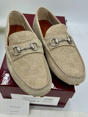 Men’s Gucci Suede Oatmeal Horse Bit Driving Loafers.  Size 9/fits 10 US.
